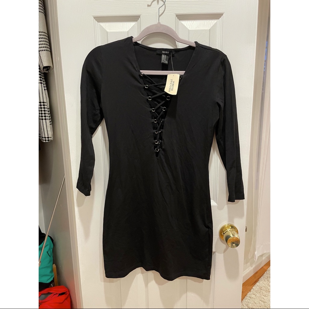 F21- Black Front Criss Cross Dress